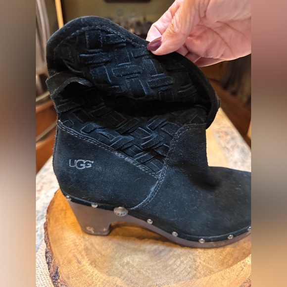 UGG Black Suede Leather Booties. Wooden heels. Size 7. GUC - Picture 9 of 13